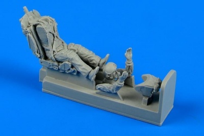 1/48 Fighter Pilot with ej. seat for MiG-21 PFM/MF