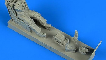 1/32 US Navy Pilot with ejection seat for A-7E Cor