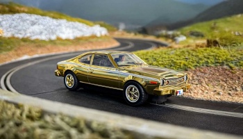 Autíčko Film & TV SCALEXTRIC C4551A - James Bond - AMC Hornet - The Man With The Golden Gun - Gold Anniversary Edition (1:32)