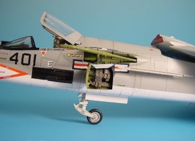 F-8E Crusader gun bay 1/48 – Aires