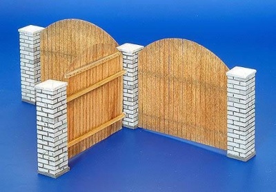 Fence with columns 1/35  - Plus Model