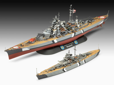 Gift Set - The Legendary Bismarck (1:700 + 1:1200) - Revell