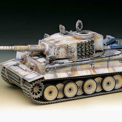 TIGER-I WWII TANK "EARLY-EXTERIOR MODEL" (1:35) - Academy